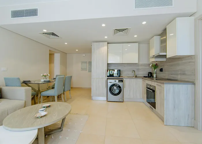 Delightful Gateway In Mangroovy Appartement